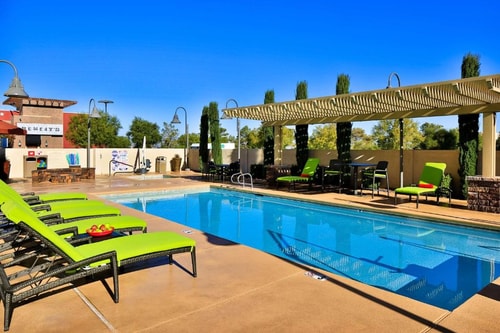 King Room Near Mega Cleaners LAS 12 Luxury Bookings