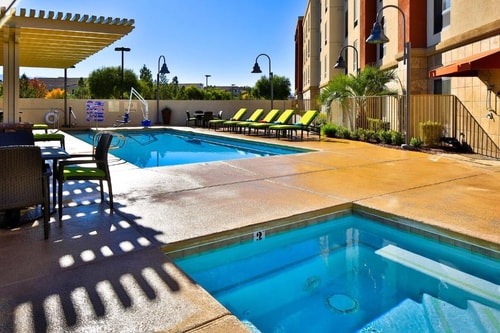 King Room Near Mega Cleaners LAS 13 Luxury Bookings