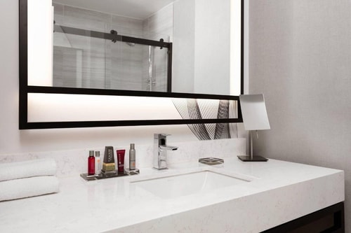 Deluxe Double Room Near Bill's Bar & Burger NYC 5 Luxury Bookings