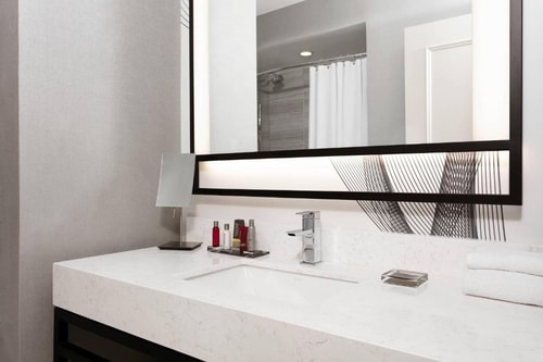 Deluxe Double Room Near Bill's Bar & Burger NYC 6 Luxury Bookings