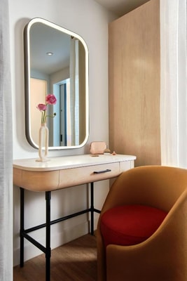 Deluxe King Room Near Oscar Wilde NYC 5 Luxury Bookings