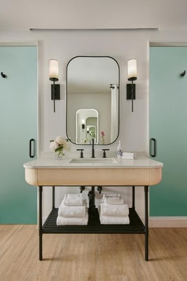 Deluxe King Room Near Oscar Wilde NYC 11 Luxury Bookings