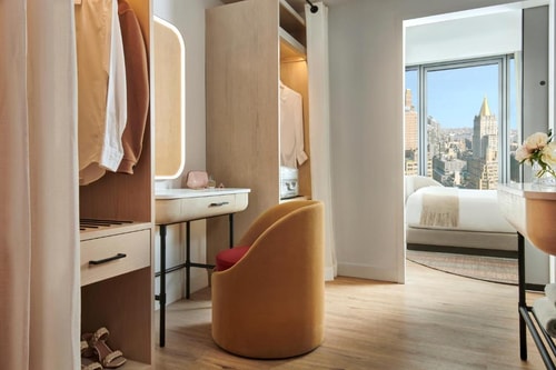 Deluxe King Room Near Oscar Wilde NYC 4 Luxury Bookings