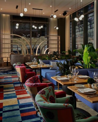 Deluxe King Room Near Oscar Wilde NYC 9 Luxury Bookings