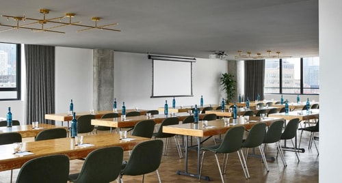 Standard King Room Near Rooftop Cinema Club CHI 6 Luxury Bookings