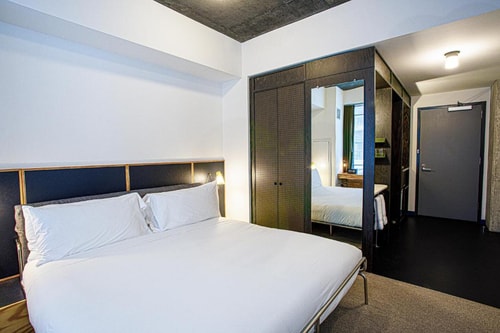 Standard King Room Near Rooftop Cinema Club CHI 1 Luxury Bookings