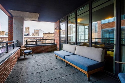 Standard King Room Near Rooftop Cinema Club CHI 12 Luxury Bookings