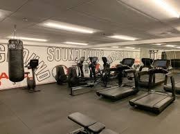 Standard King Room Near Rooftop Cinema Club CHI 13 Luxury Bookings