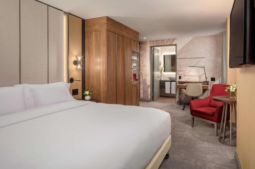 Superior Room Near Bryant Park NYC 1 Luxury Bookings