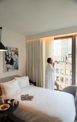 Deluxe King Room Near Oscar Wilde NYC 1 Luxury Bookings