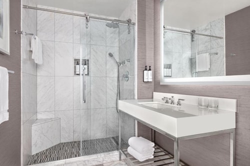 Executive King Near Royal Family Productions NYC 3 Luxury Bookings