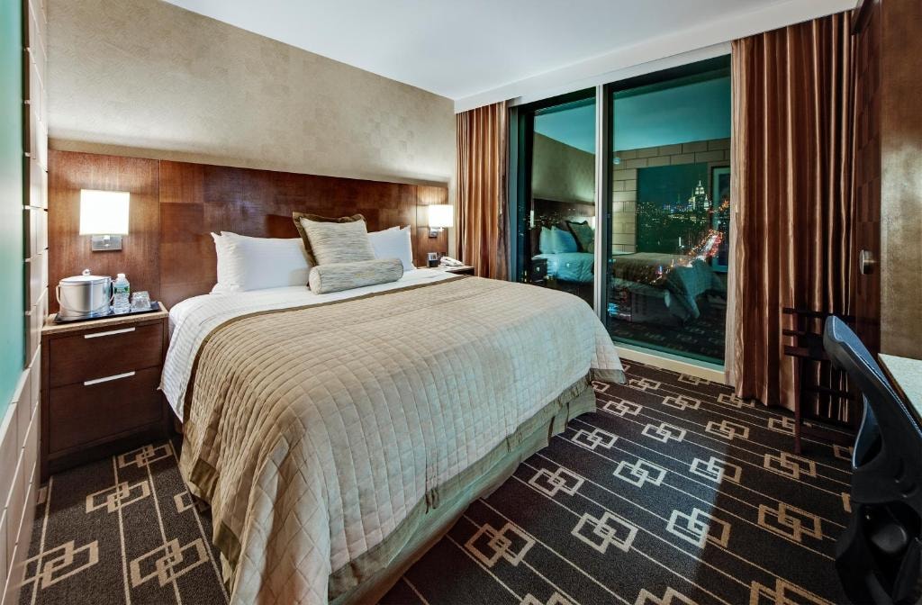 Deluxe King Room Near Ez Mobile City NYC Luxury Bookings