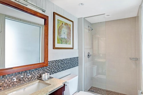 Deluxe King Room Near Ez Mobile City NYC 1 Luxury Bookings