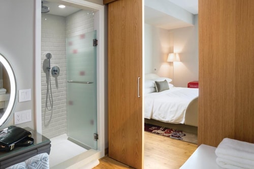 Deluxe King Studio Near Millennium Station CHI 3 Luxury Bookings