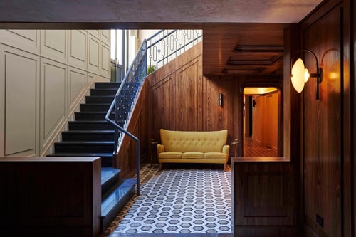 Executive King Near Royal Family Productions NYC 14 Luxury Bookings