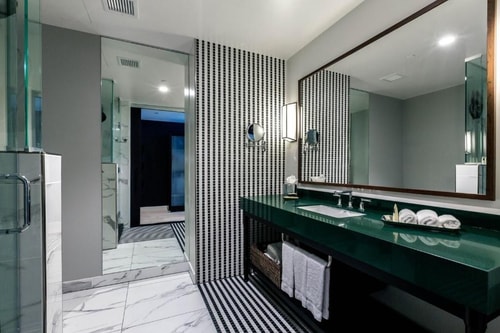 Junior Suite Near Zahn Emergency Housing LA 4 Luxury Bookings
