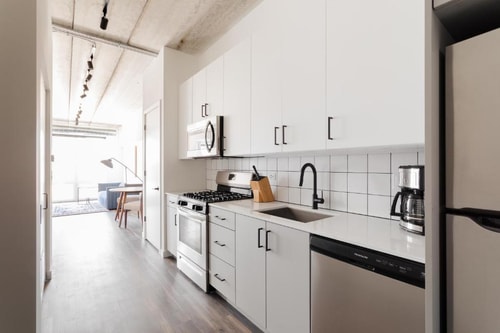 One Bedroom Apartment Near Moms Place CHI 2 Luxury Bookings