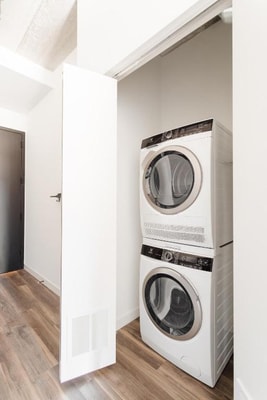 One Bedroom Apartment Near Moms Place CHI 7 Luxury Bookings