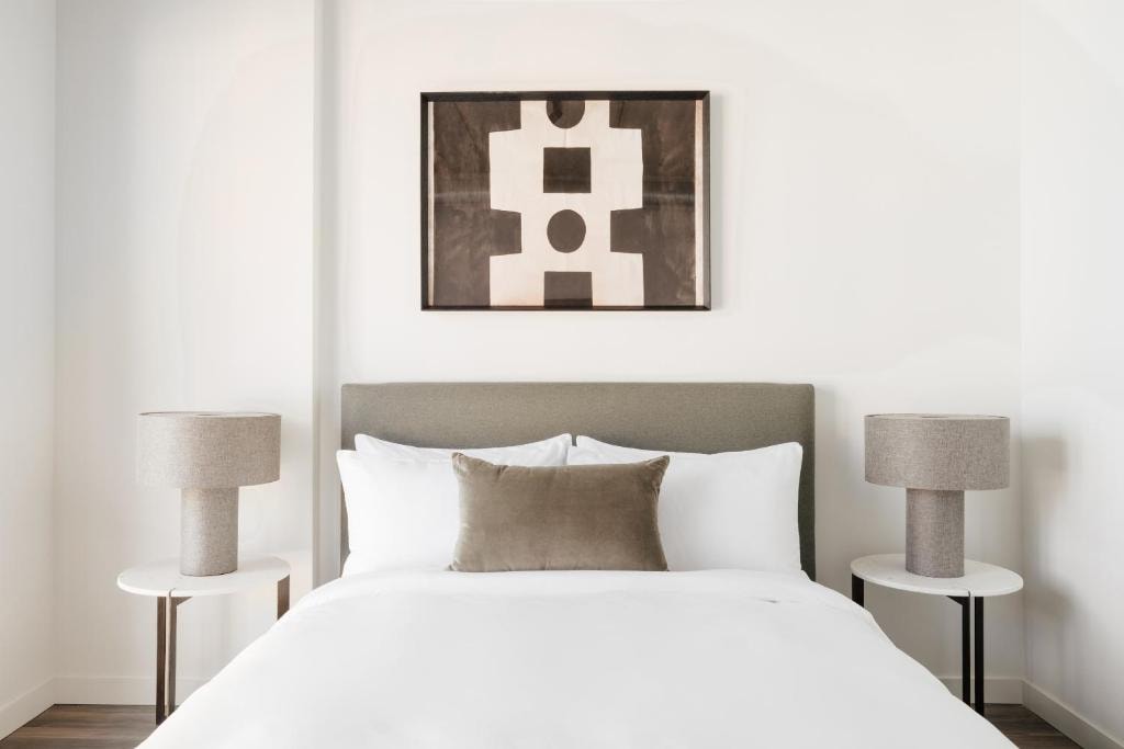 One Bedroom Apartment Near Moms Place CHI Luxury Bookings