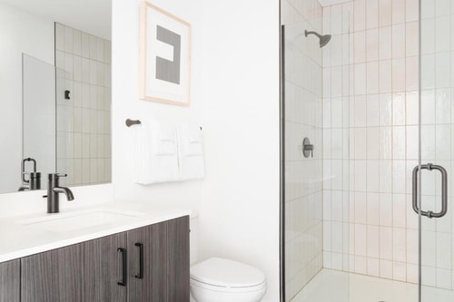 One Bedroom Apartment Near Moms Place CHI 10 Luxury Bookings