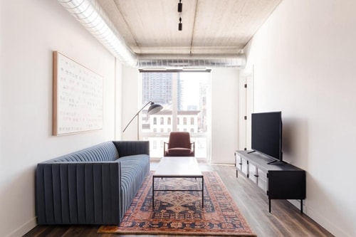 One Bedroom Apartment Near Moms Place CHI 12 Luxury Bookings