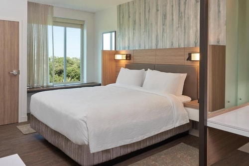 King Suite Near See You Eyecare ORL Luxury Bookings