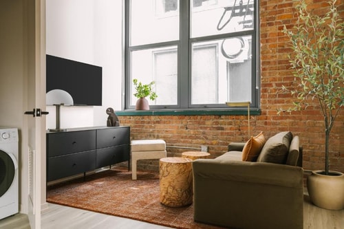 One Bedroom Apartment Near One Body CHI 7 Luxury Bookings