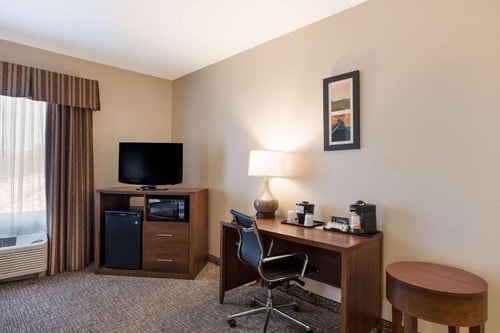 Standard King Room Near TemperPack LAS 1 Luxury Bookings