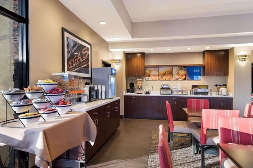 Standard King Room Near TemperPack LAS 9 Luxury Bookings