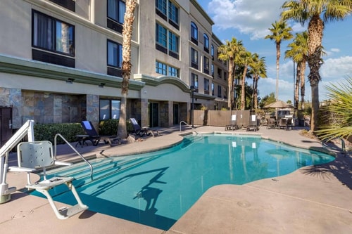 King Room Near Christensen Dental LAS 14 Luxury Bookings