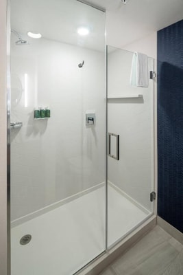 Guest Room Near Texaco LAS 3 Luxury Bookings