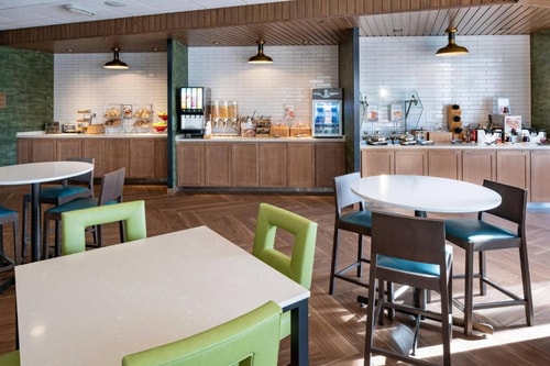 Guest Room Near Texaco LAS 7 Luxury Bookings