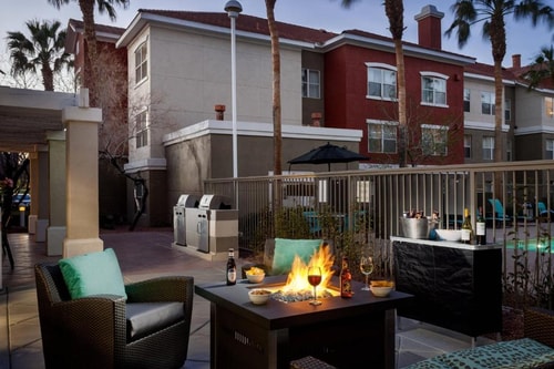 Queen Studio Near National Car Rental LAS 8 Luxury Bookings