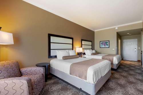 Queen Room Near Curtiss Mansion MIA 3 Luxury Bookings