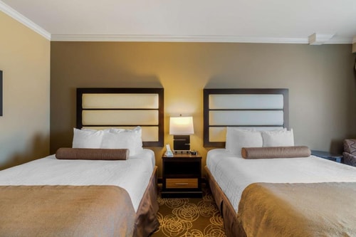 Queen Room Near Curtiss Mansion MIA 2 Luxury Bookings