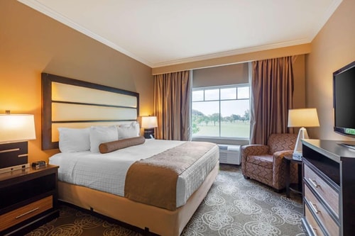 King Suite Near Curtiss Mansion MIA Luxury Bookings