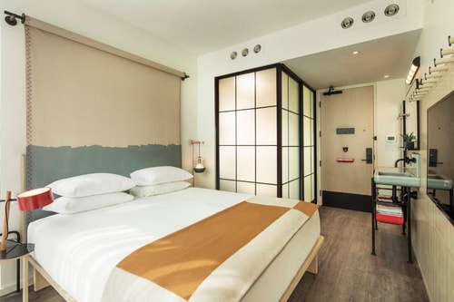 King Room Near Oscar Wilde NYC Luxury Bookings
