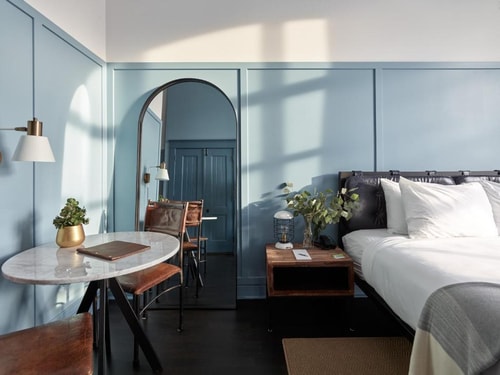 Deluxe King Room Near Nola Bar Kitchen CHI Luxury Bookings