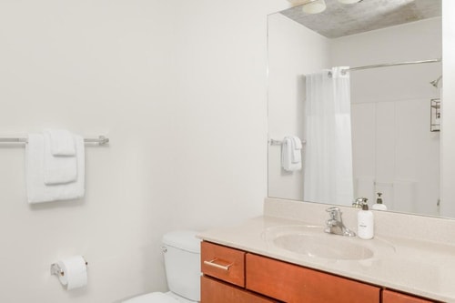 Studio Apartment Near IL Park CHI 5 Luxury Bookings