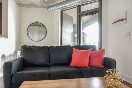 Studio Apartment Near IL Park CHI 8 Luxury Bookings