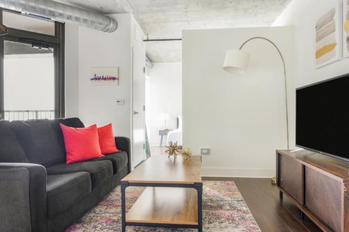 Studio Apartment Near IL Park CHI 9 Luxury Bookings