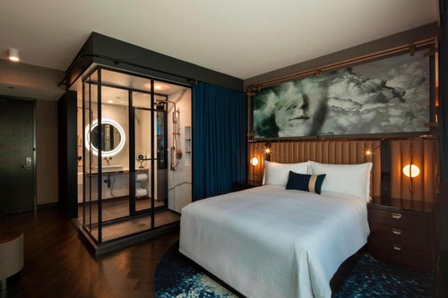 Queen Room Near Ron of Japan CHI 1 Luxury Bookings