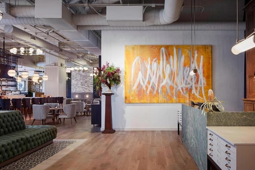 Queen Room Near McDonalds Chi 11 Luxury Bookings