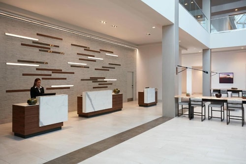 King Room Near Bob Carr Theater ORL 9 Luxury Bookings