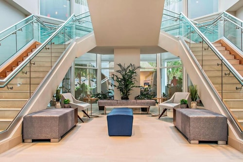 King Room Near Bob Carr Theater ORL 7 Luxury Bookings