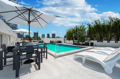 King Room Near Bob Carr Theater ORL 14 Luxury Bookings