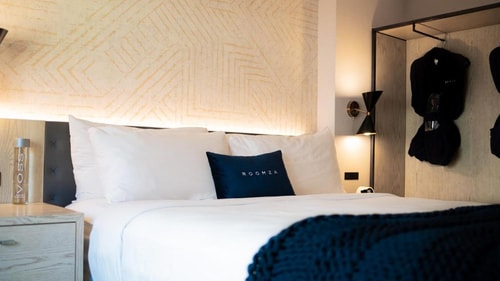 Queen Room Near Mercato NYC 1 Luxury Bookings