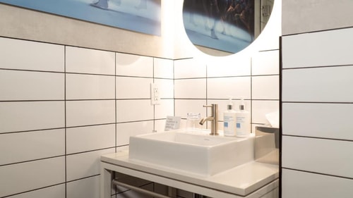 Queen Room Near Mercato NYC 6 Luxury Bookings