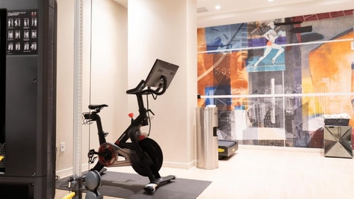 Queen Room Near Mercato NYC 11 Luxury Bookings