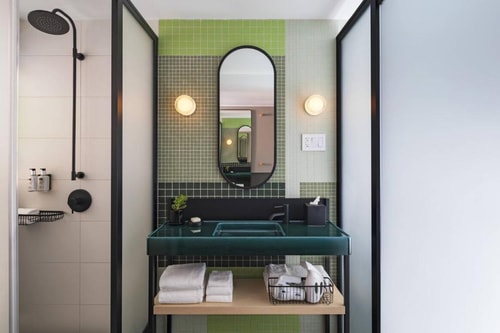 Guest Room 1, Queen Near Webster Hall NYC 4 Luxury Bookings